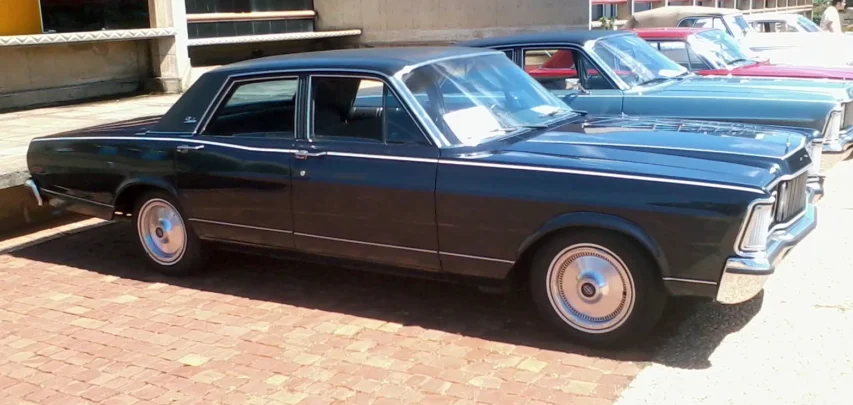 ford landau classico iconico de luxo