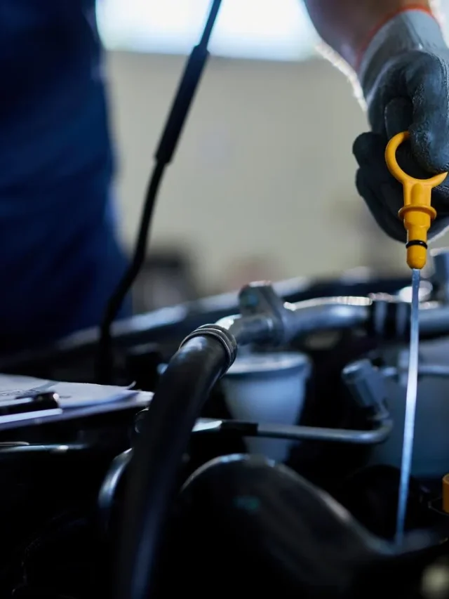 oficina-dicas-de-manutencao-verificando-oleo