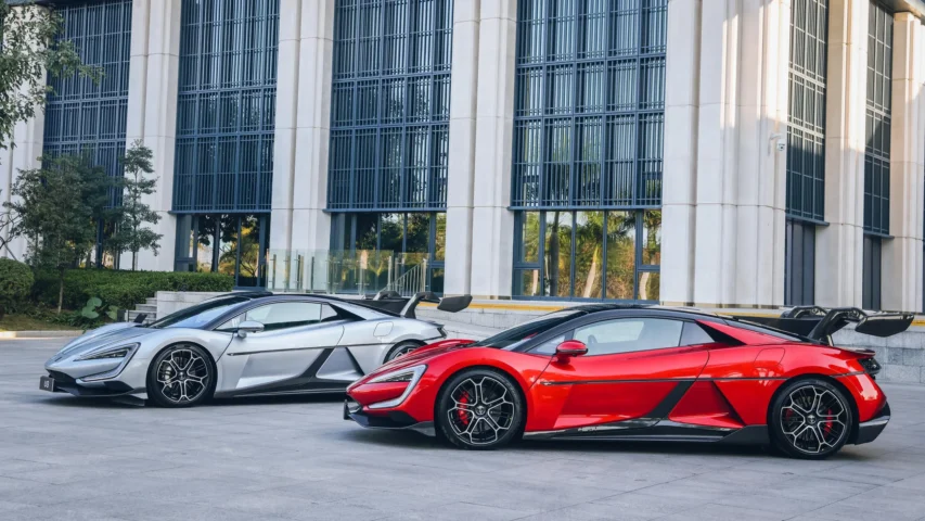 BYD-Yangwang-U9-prata vermelho superesportivo que ameaça ferrari e lamboguini
