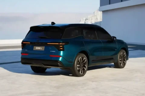 suv-ford_edge_l-traseira-verde