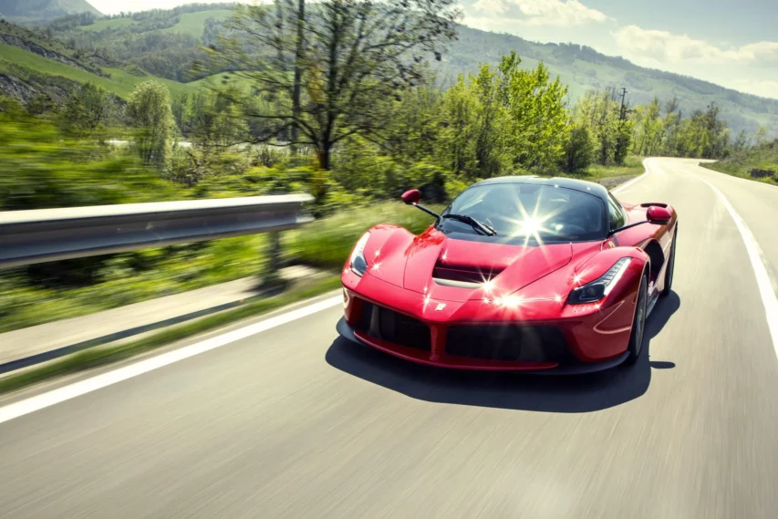 ferrai super esportiva hibrida laferrari