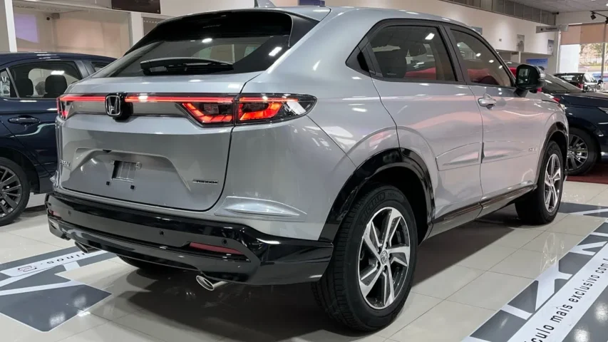 Honda HR-V Touring: Vale os 200 Mil? Avaliação Completa do SUV 1 Honda HR V Touring traseira